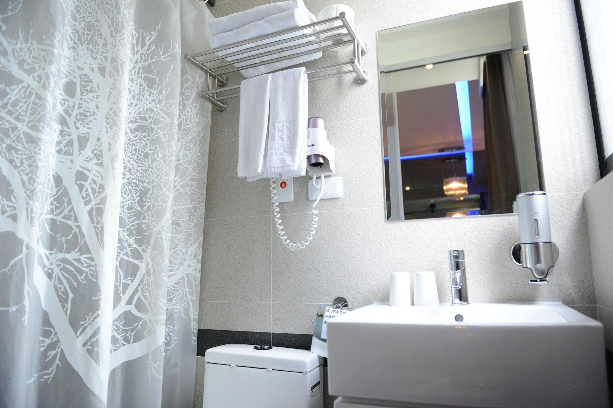 Check Inn Express Taichung Fuxing Hall 2 Eksteriør bilde